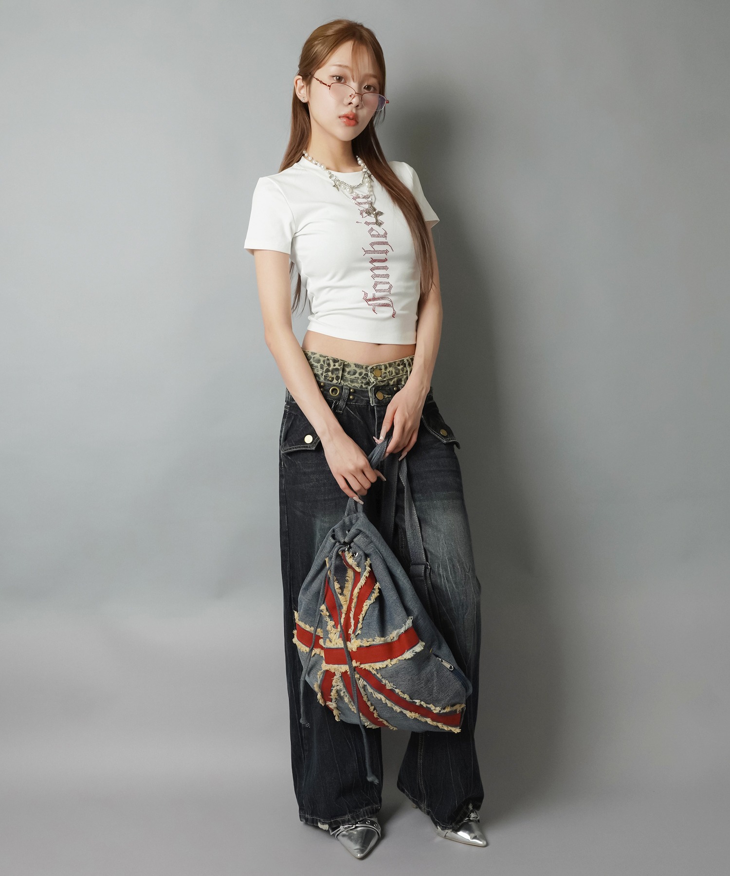 レッドラインストーンTシャツコーデ